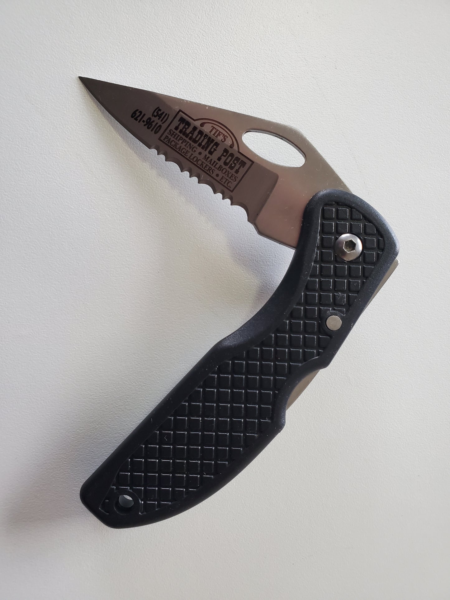 Pocket Knife Serrated