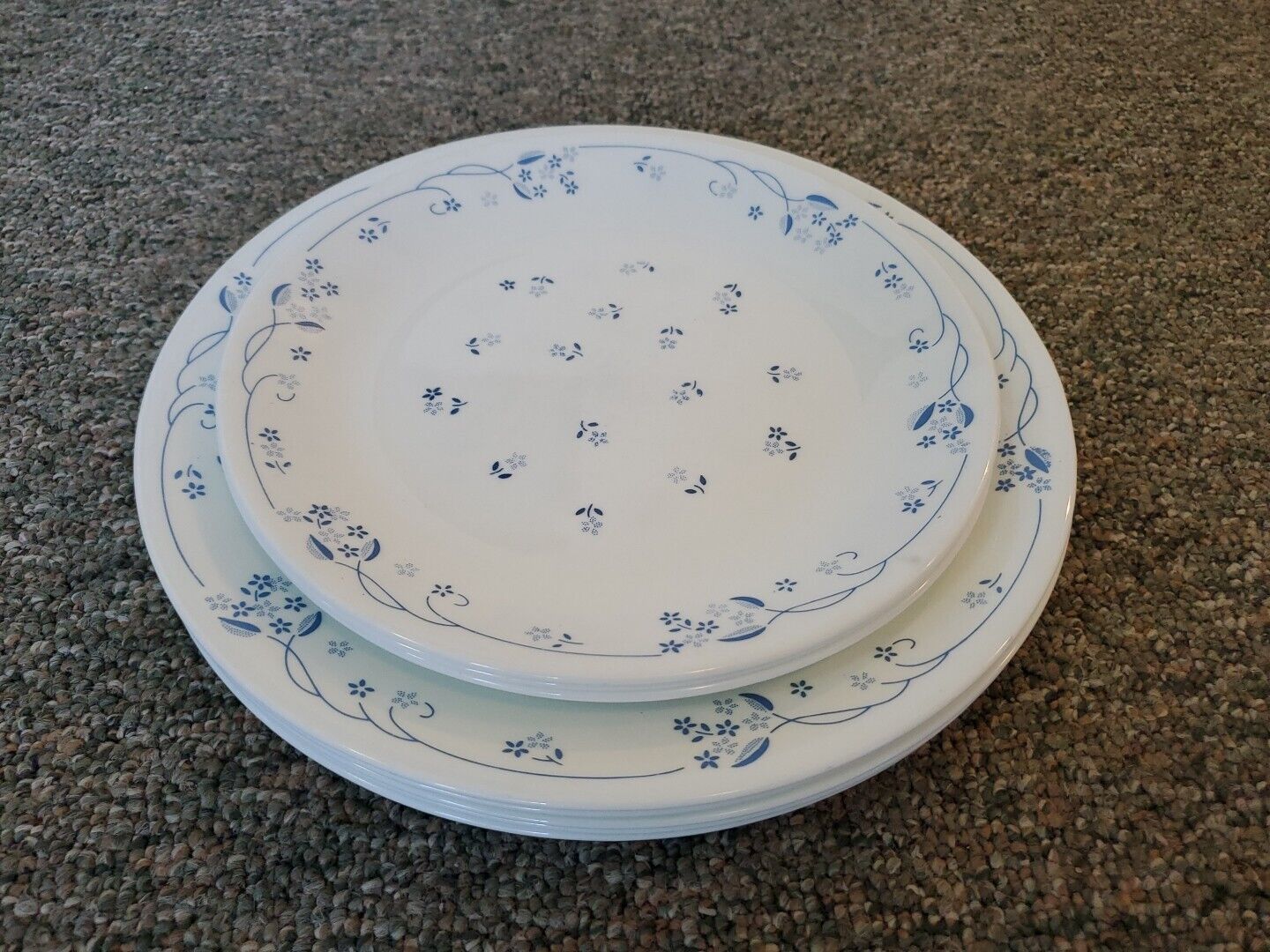 Vintage Corning Corelle Provincial Blue Plates Set Of 7 - 4 10 ¼” And 3  8 1/2